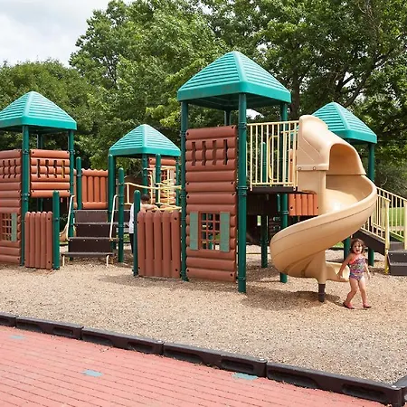Circle M Camping Resort Screened Park Model-2